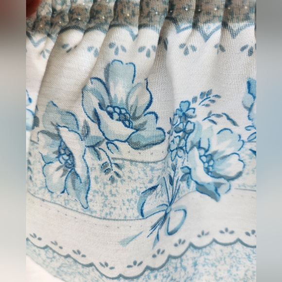 PAIR OF VINTAGE  KITCHEN WINDOW OR BACK DOOR CURTAINS - Picture 4 of 5